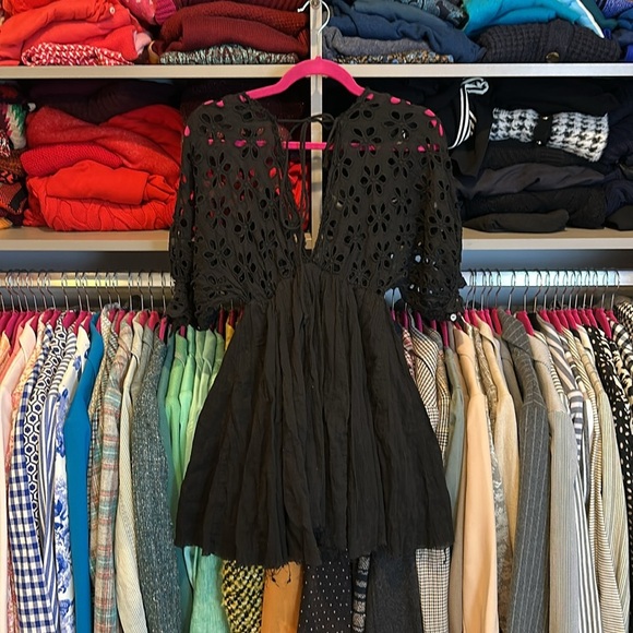 Free People black eyelet raw edged deep v neckline tie back mini dress size XS - Picture 3 of 3